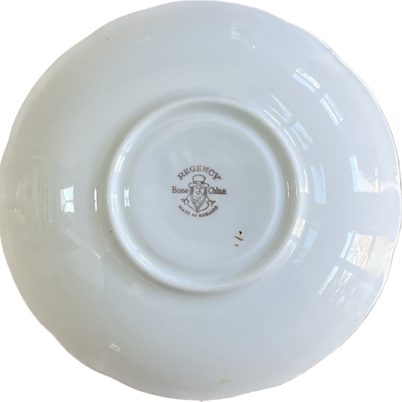 🎈2/$30 - REGENCY Bone China TEACUP & SAUCER. Roses & Lily of the Valley. - Picture 5 of 8